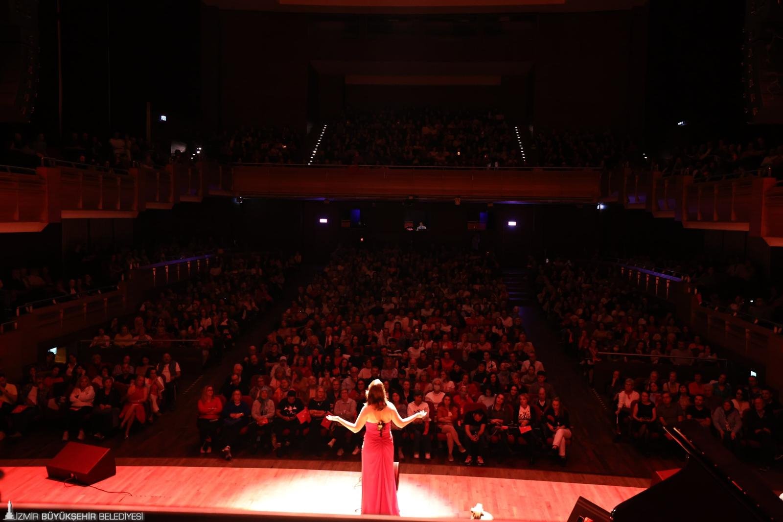 İzmir Büyükşehir Belediyesi’nin 29 Ekim Cumhuriyet Bayramı etkinlikleri kapsamında Ahmed