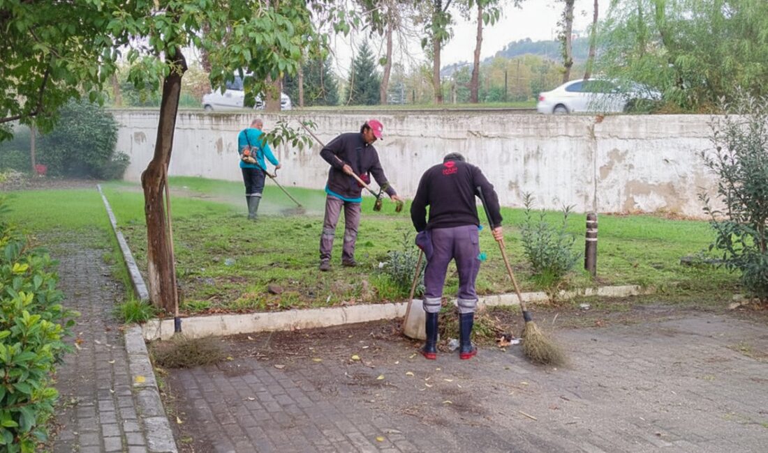 Efeler Belediyesi Temizlik İşleri Müdürlüğü ekipleri, kent genelinde temizlik çalışmalarını