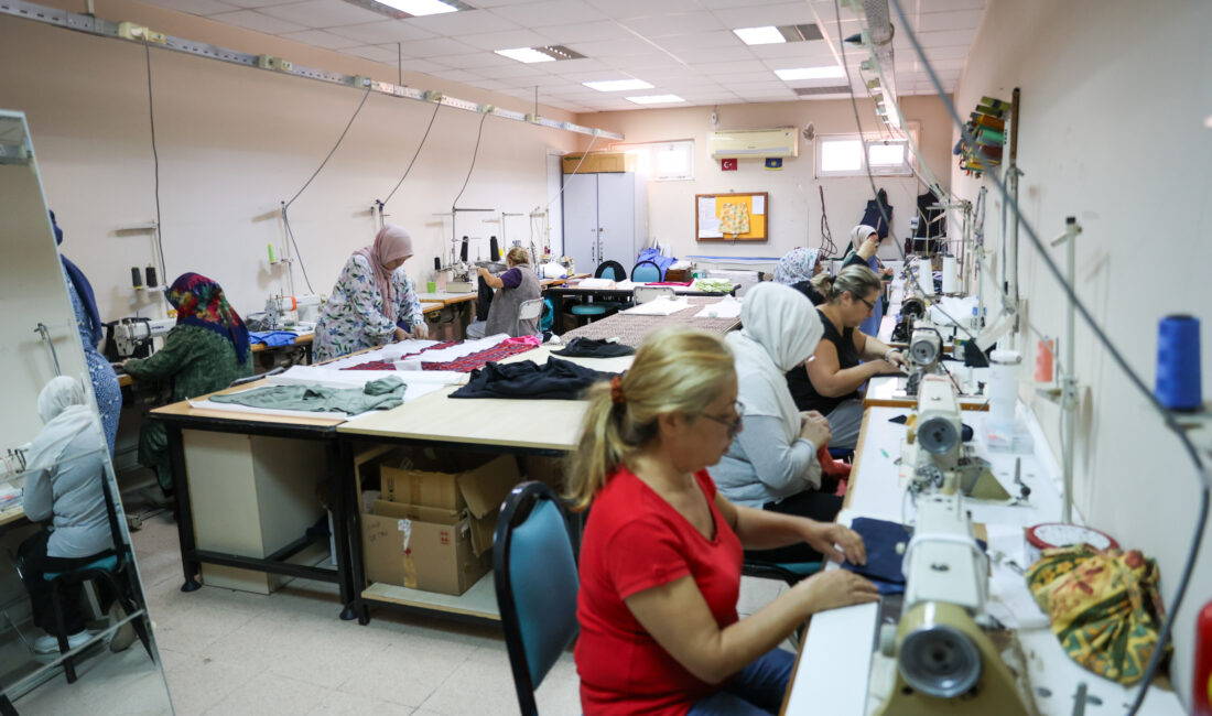 Buca Belediyesi’nin kadınları üretime katmak için başlattığı meslek edindirme kursları