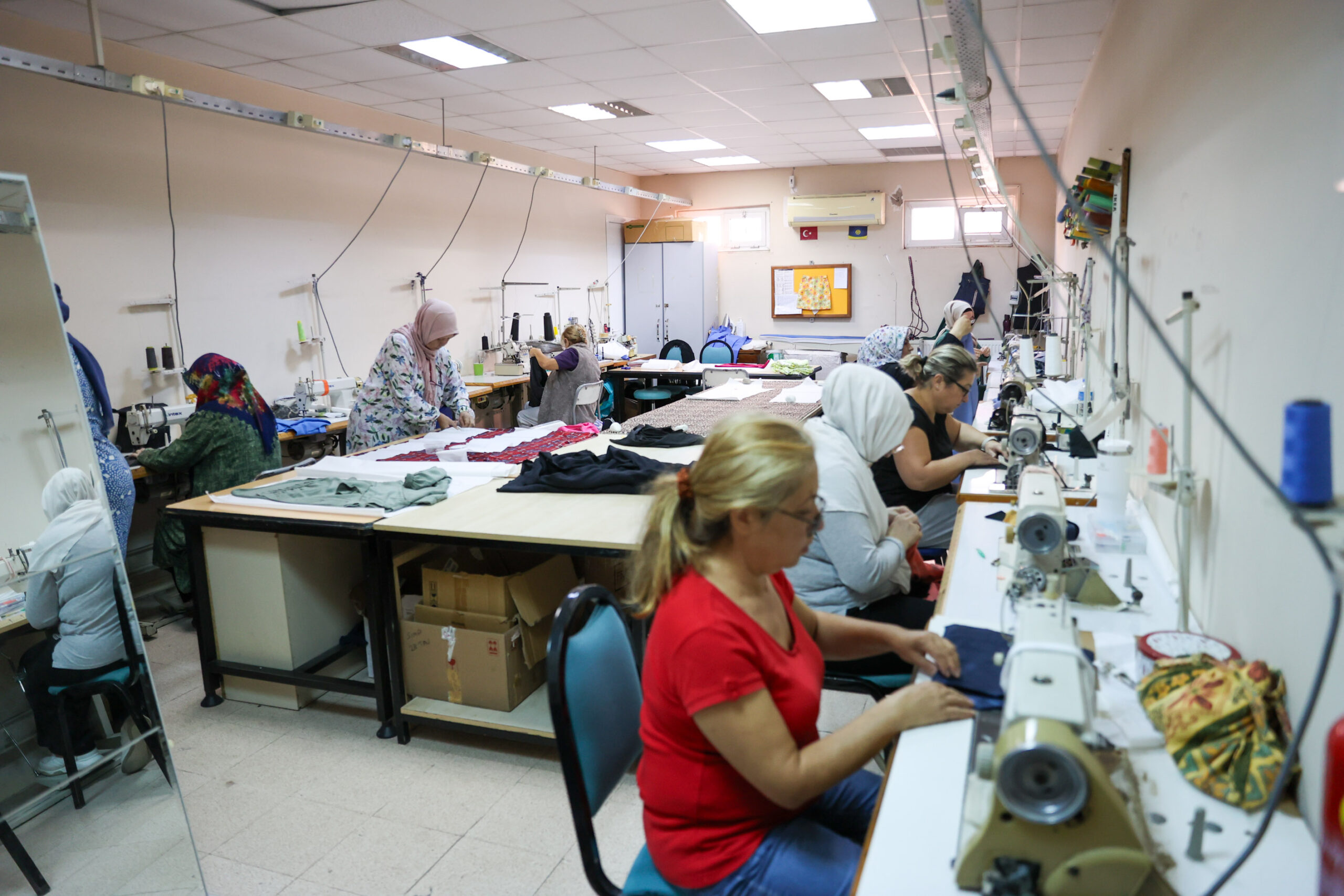 Buca Belediyesi’nin kadınları üretime katmak için başlattığı meslek edindirme kursları