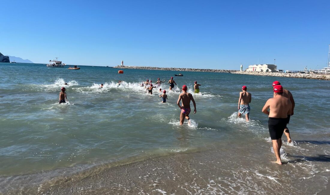 Kuşadası Güvercinada Rotary Kulübü’nün Cumhuriyetin 102. yılı anısına düzenlediği “Cumhuriyete