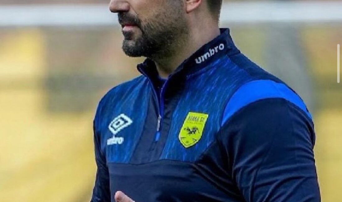 İzmir futbolunun köklü temsilcilerinden İzmirspor, teknik direktörlük koltuğuna Türk futbolunun