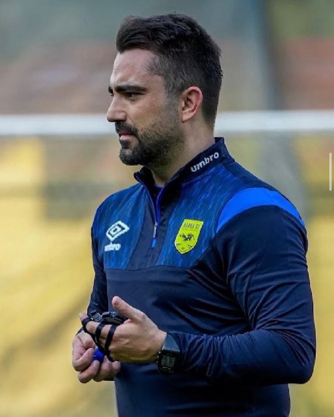 İzmir futbolunun köklü temsilcilerinden İzmirspor, teknik direktörlük koltuğuna Türk futbolunun