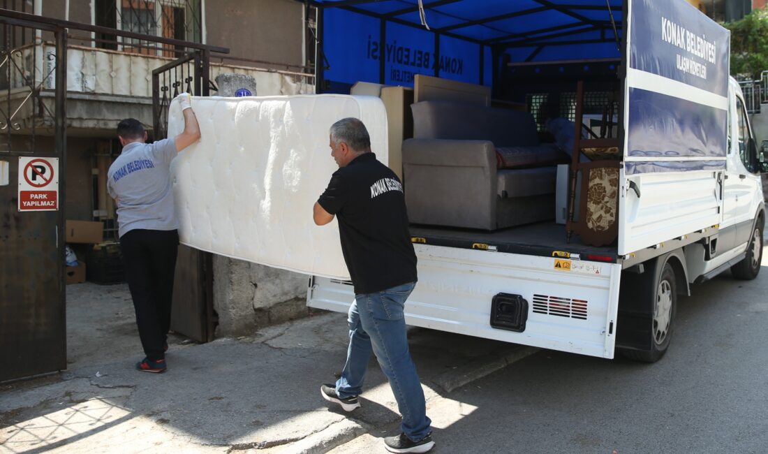 Konak Belediyesi’nin aracılığıyla yardımsever vatandaşların kullanılır durumdaki mobilya ve beyaz