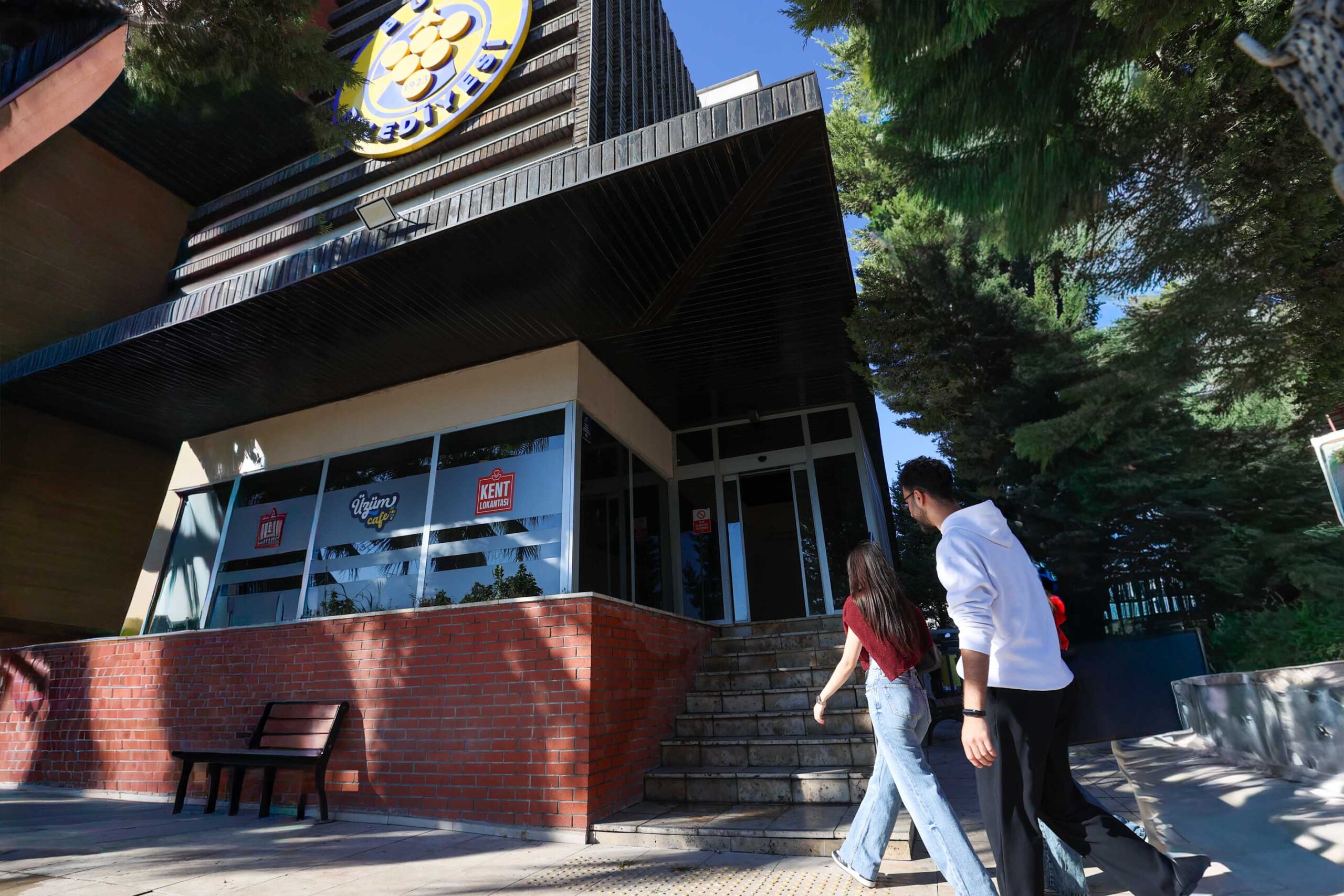 Buca Belediyesi’nin Tarık Akan ve Işılay Saygın Gençlik Merkezleri, ilçede