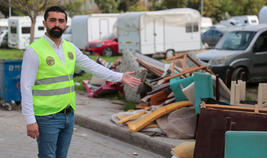 Buca Belediyesi, çevre kirliliğine yol açan mobilya atıklarının yerinde toplanması