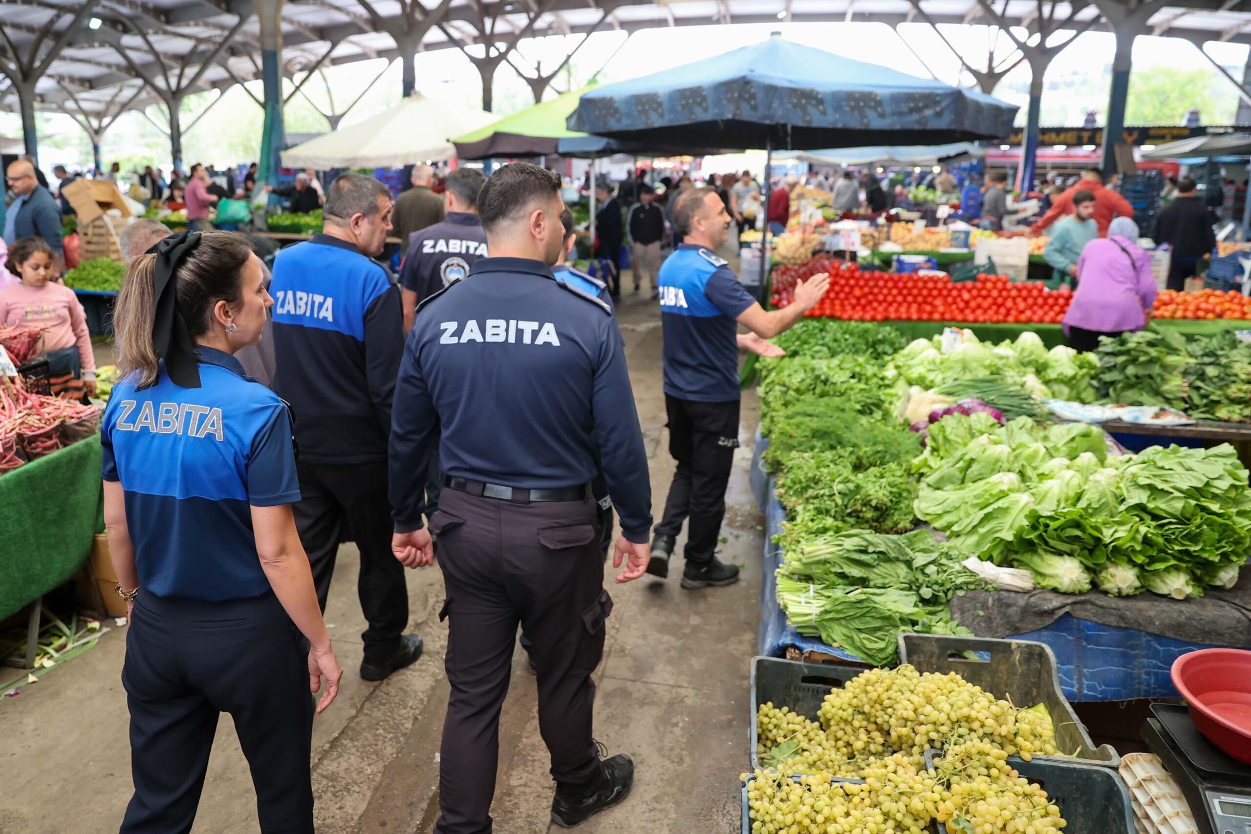 Buca Belediyesi, vatandaşların hijyenik ve güvenli ortamlarda alışveriş yapabilmesi için