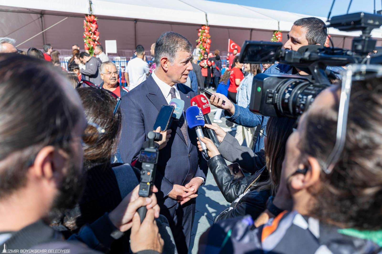 İzmir Büyükşehir Belediye Başkanı Dr. Cemil Tugay, su temin etme