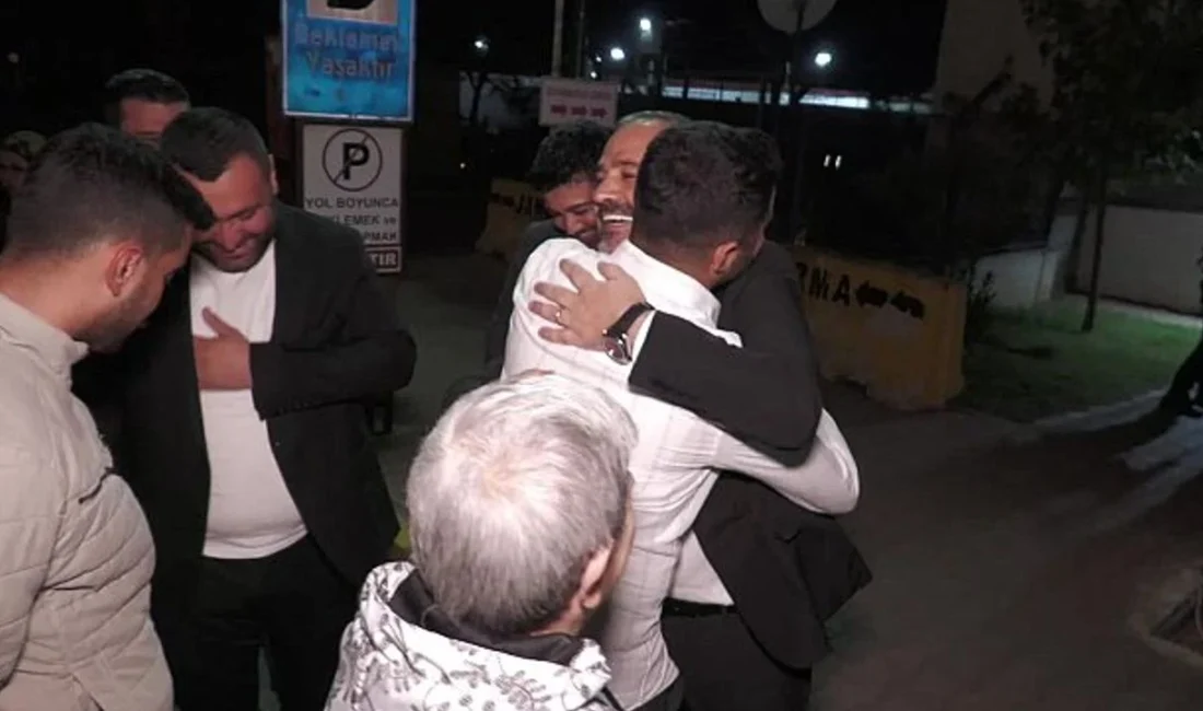 Tahliye olan Aslanoğlu’ndan ilk açıklama: Buruk bir sevinç yaşıyoruz İZBETON davasının ikinci duruşmasında ev hapsi kararıyla tahliye edilen CHP