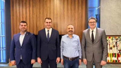 CHP İzmir’de kongre süreci bugün tamamlanıyor. Genel Merkez, İzmir Büyükşehir