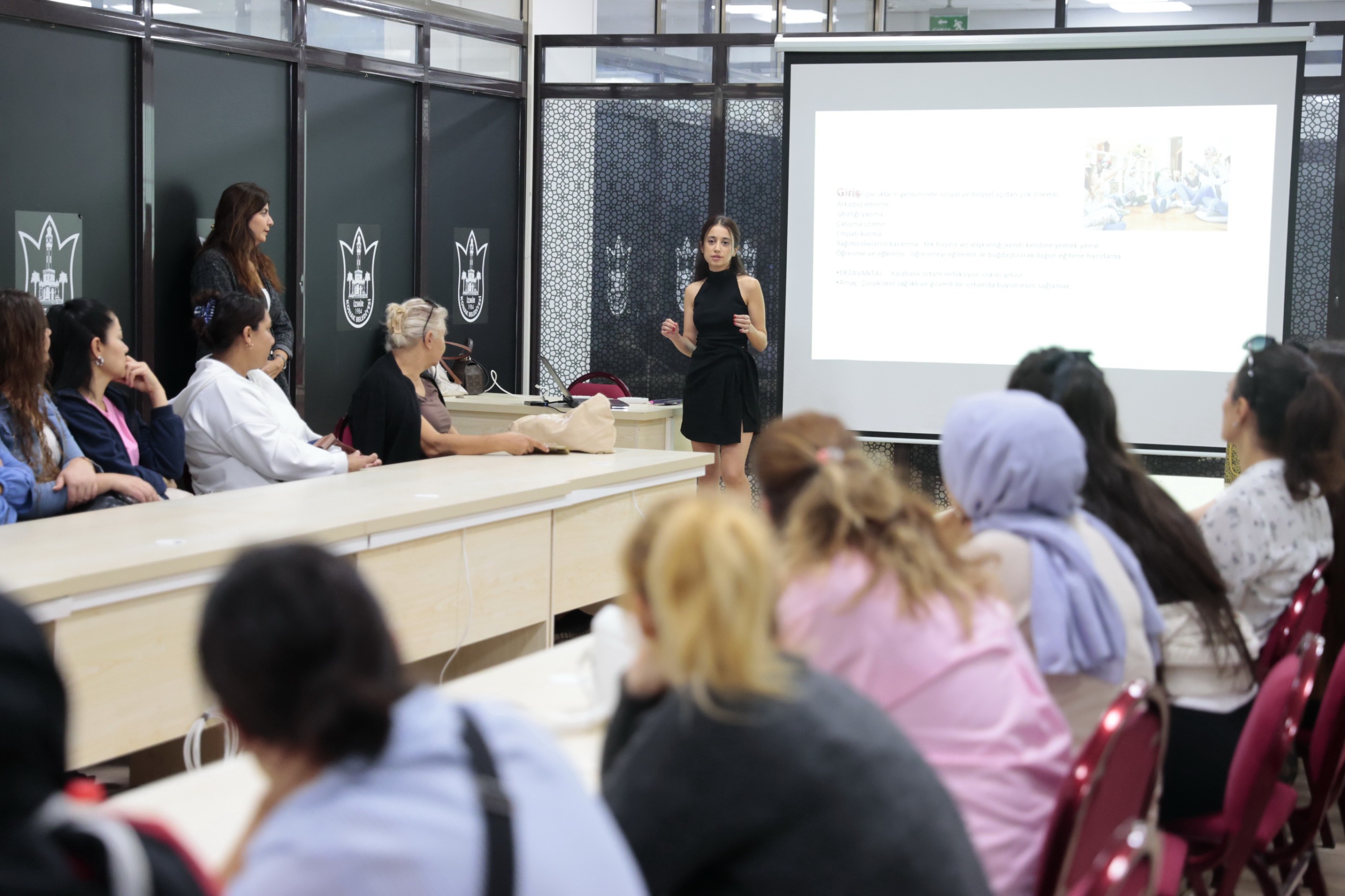 Konak Belediyesi’nin sosyal belediyeciliği üst seviyeye taşıyan Mutlu Çocuklar Oyun