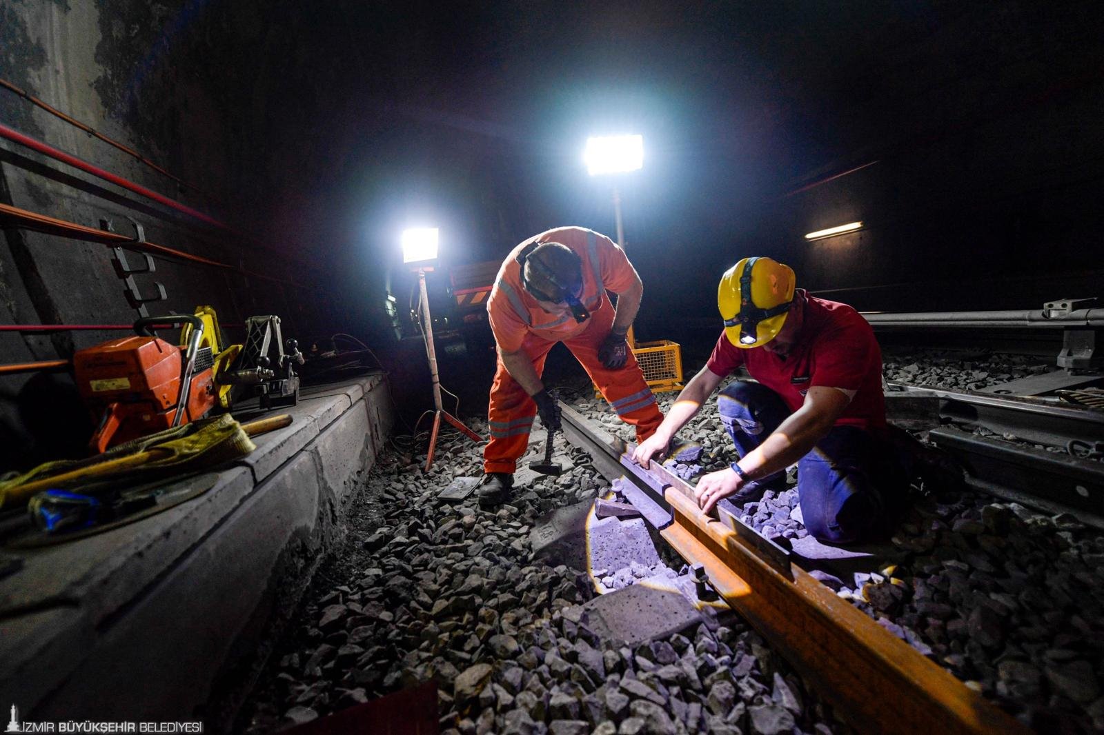 İzmir Metro hattında gece saatlerinde başlayan yoğun bakım çalışmalarıyla 400