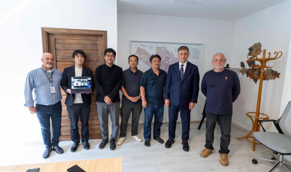 İzBB Başkanı Cemil Tugay, kıyı temizliği alanlarında uzmanlaşan Japon turizm