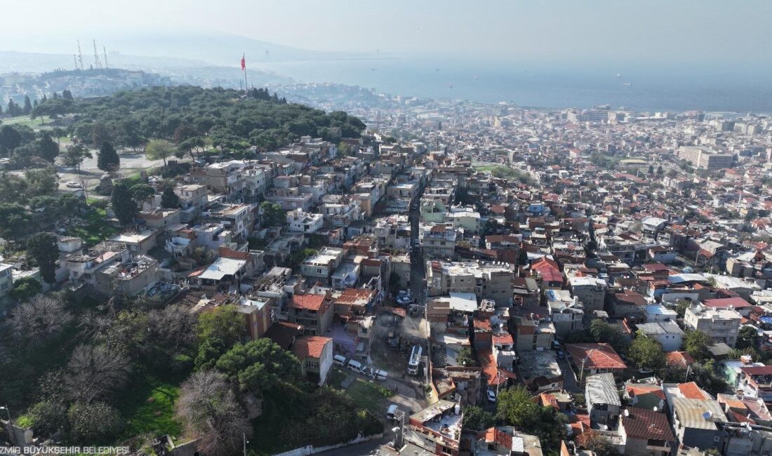 İzmir Büyükşehir Belediyesi, kentin kalbi olarak görülen Kadifekale çevresinde 2006’dan