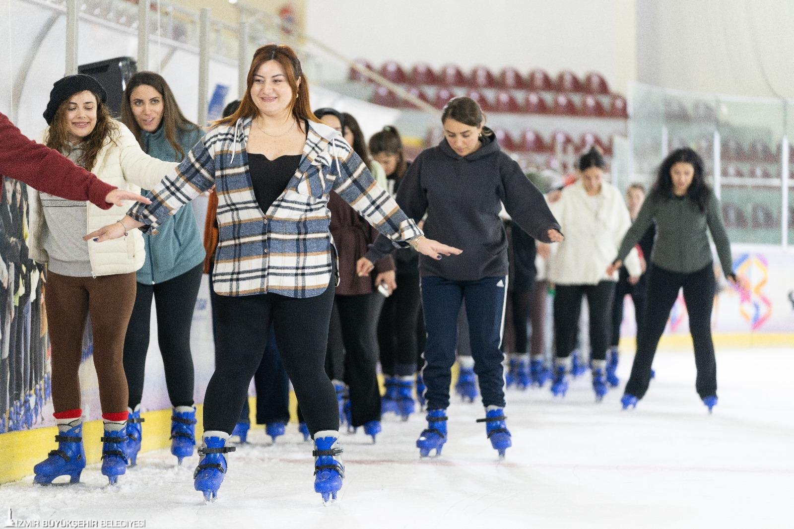İzmir Büyükşehir Belediyesi Buz Sporları Salonu, 2025-2026 sezonunu “Haydi Kadınlar