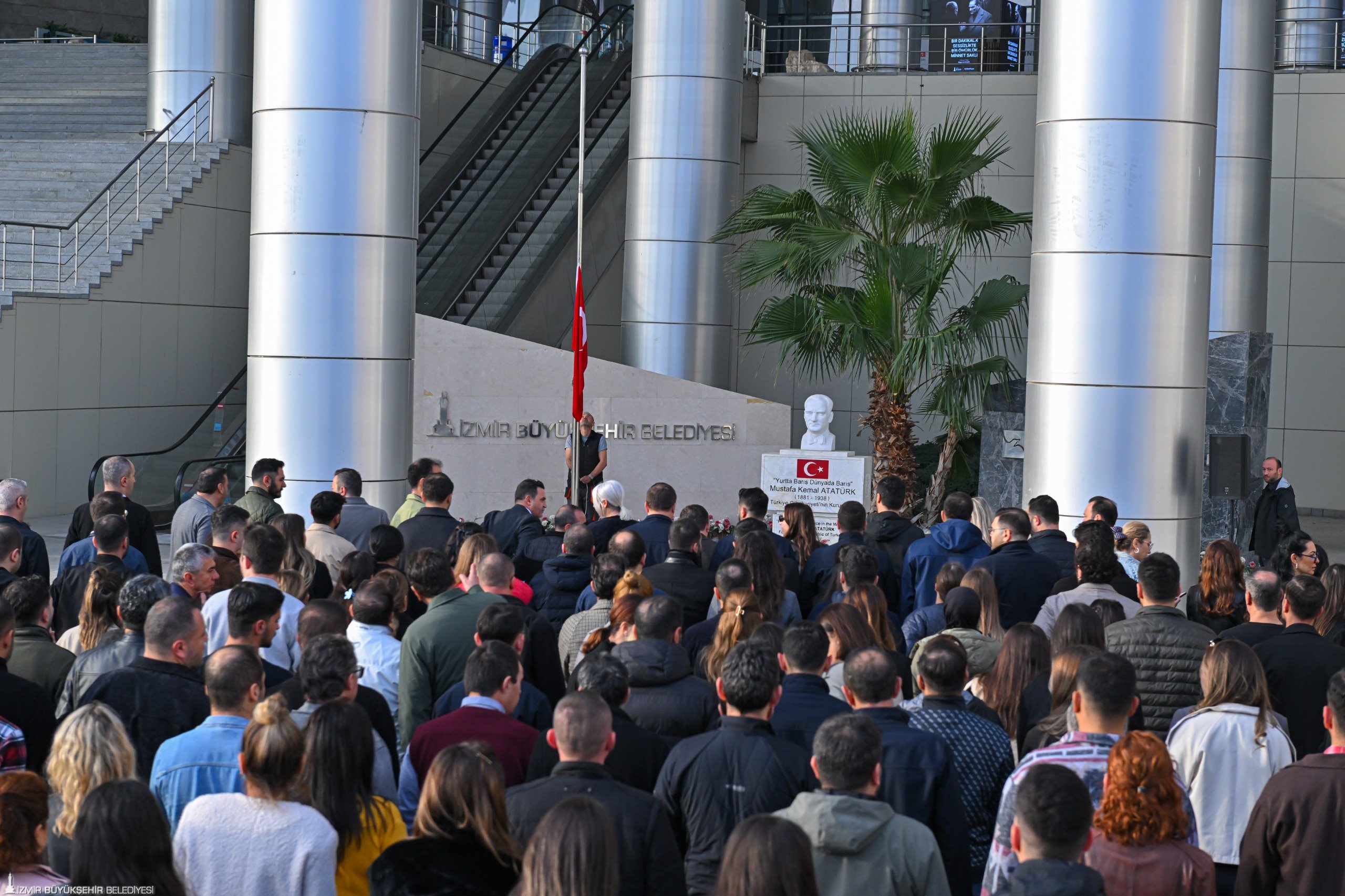 “Türkiye Cumhuriyeti’nin kurucusu Mustafa Kemal Atatürk, ebediyete intikal edişinin 87.