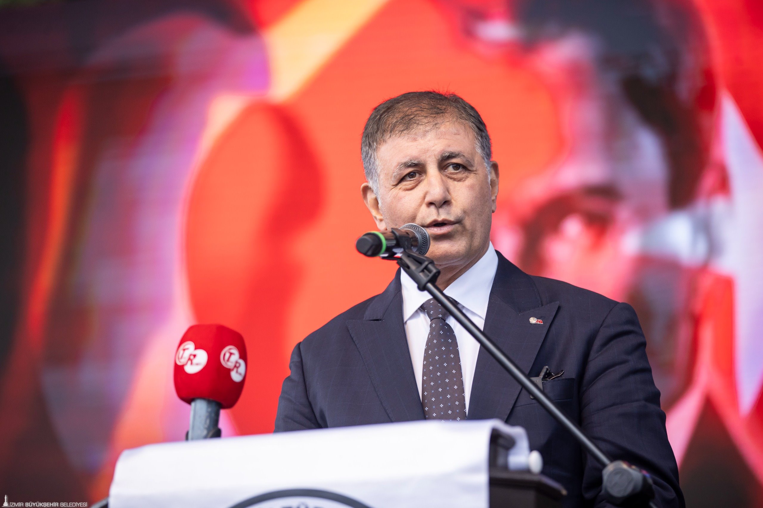 İzmir Büyükşehir Belediye Başkanı Dr. Cemil Tugay 10 Kasım Atatürk’ü