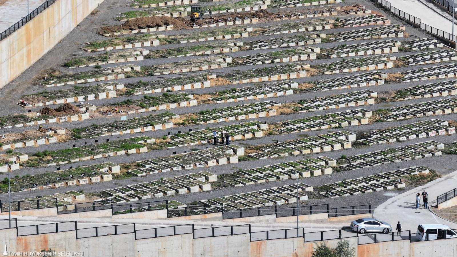 İzmir Büyükşehir Belediyesi, kentin artan mezarlık ihtiyacını karşılamak için Karşıyaka