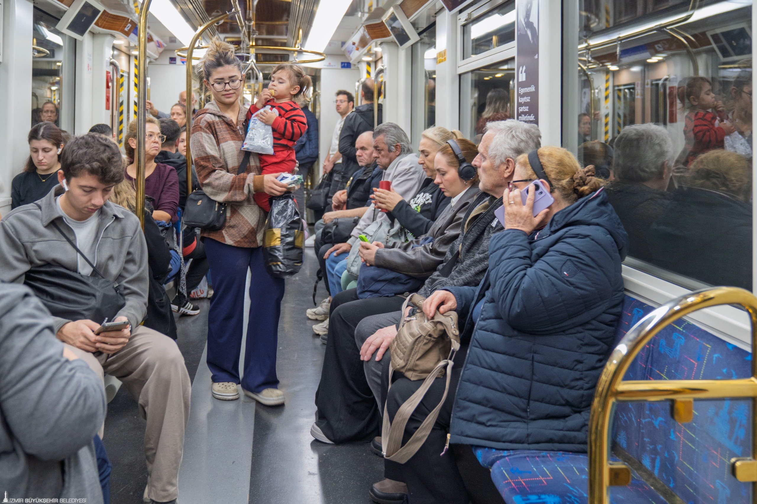 İzmir Metrosu’nda tüneller de dahil olmak üzere kesintisiz iletişim dönemi
