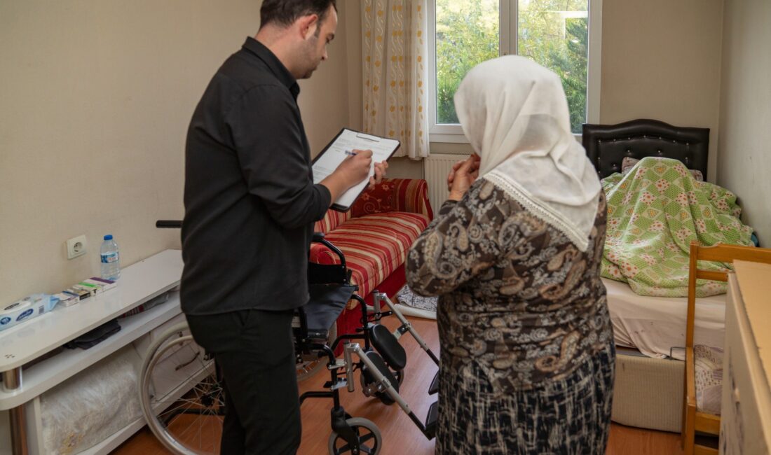 İzmir Büyükşehir Belediyesi, ihtiyaç sahibi engelli yurttaşların medikal malzeme ihtiyaçlarını