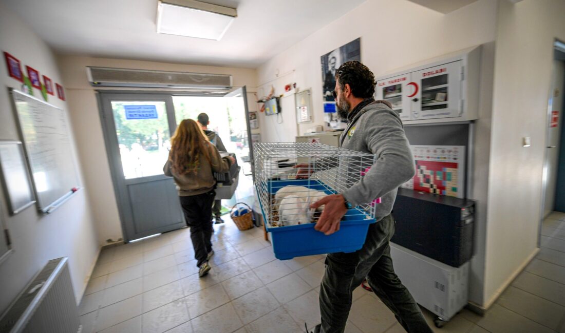 İzmir Büyükşehir Belediyesi, kent güvenliği çalışmalarını sürdürürken personelin afet bilincini