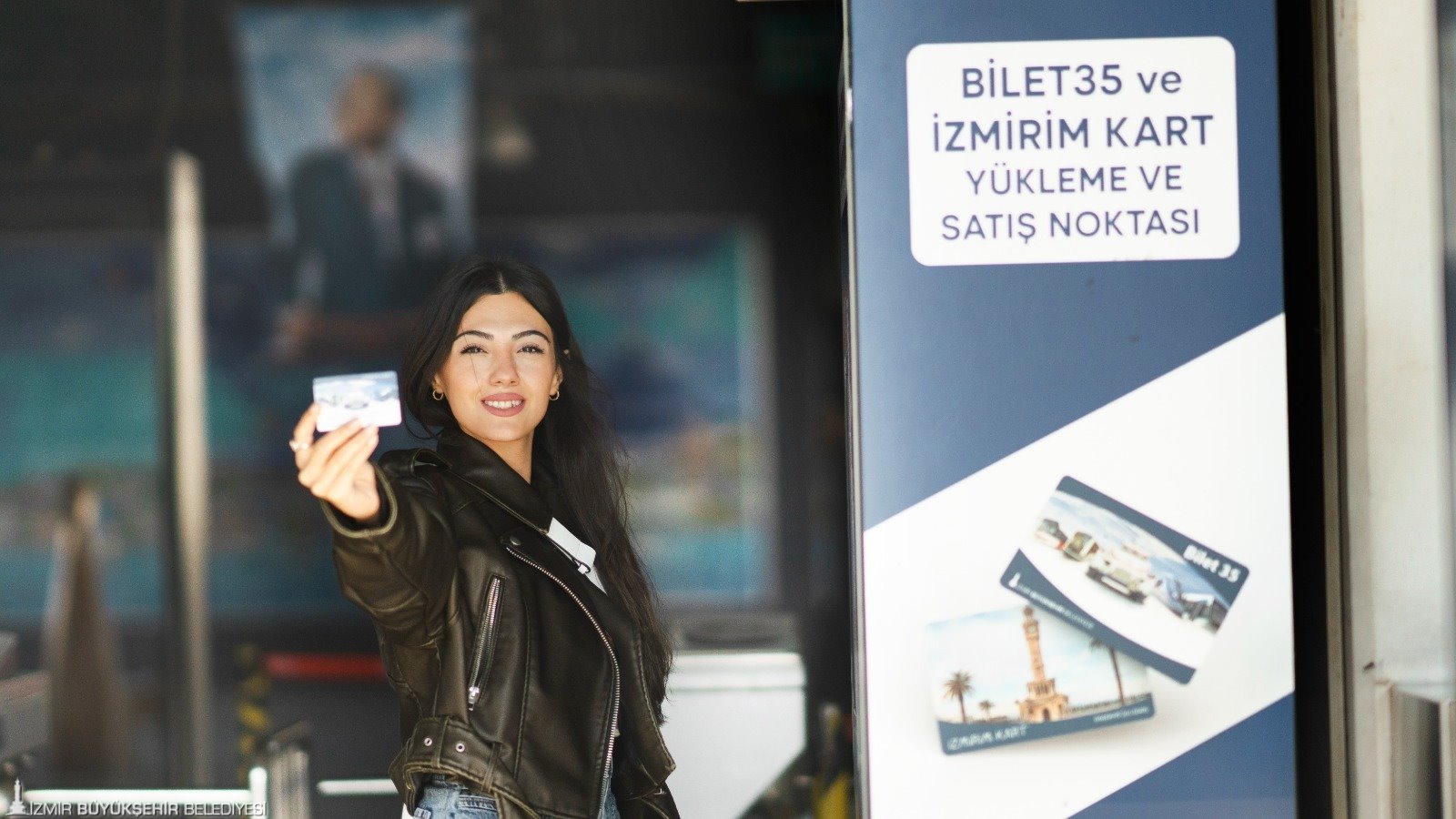 7–26 yaş arasındaki tüm gençler, öğrenci olup olmadıklarına bakılmaksızın 1