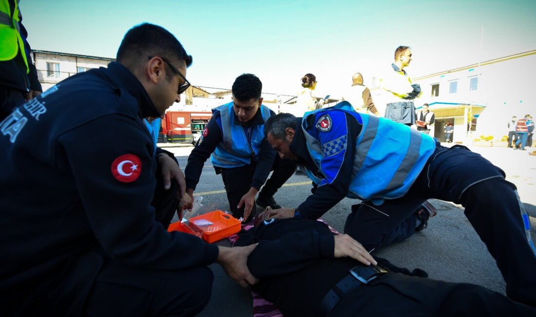 İzmir Büyükşehir Belediyesi, olası afetlere karşı hazırlık kapsamında Zabıta Dairesi