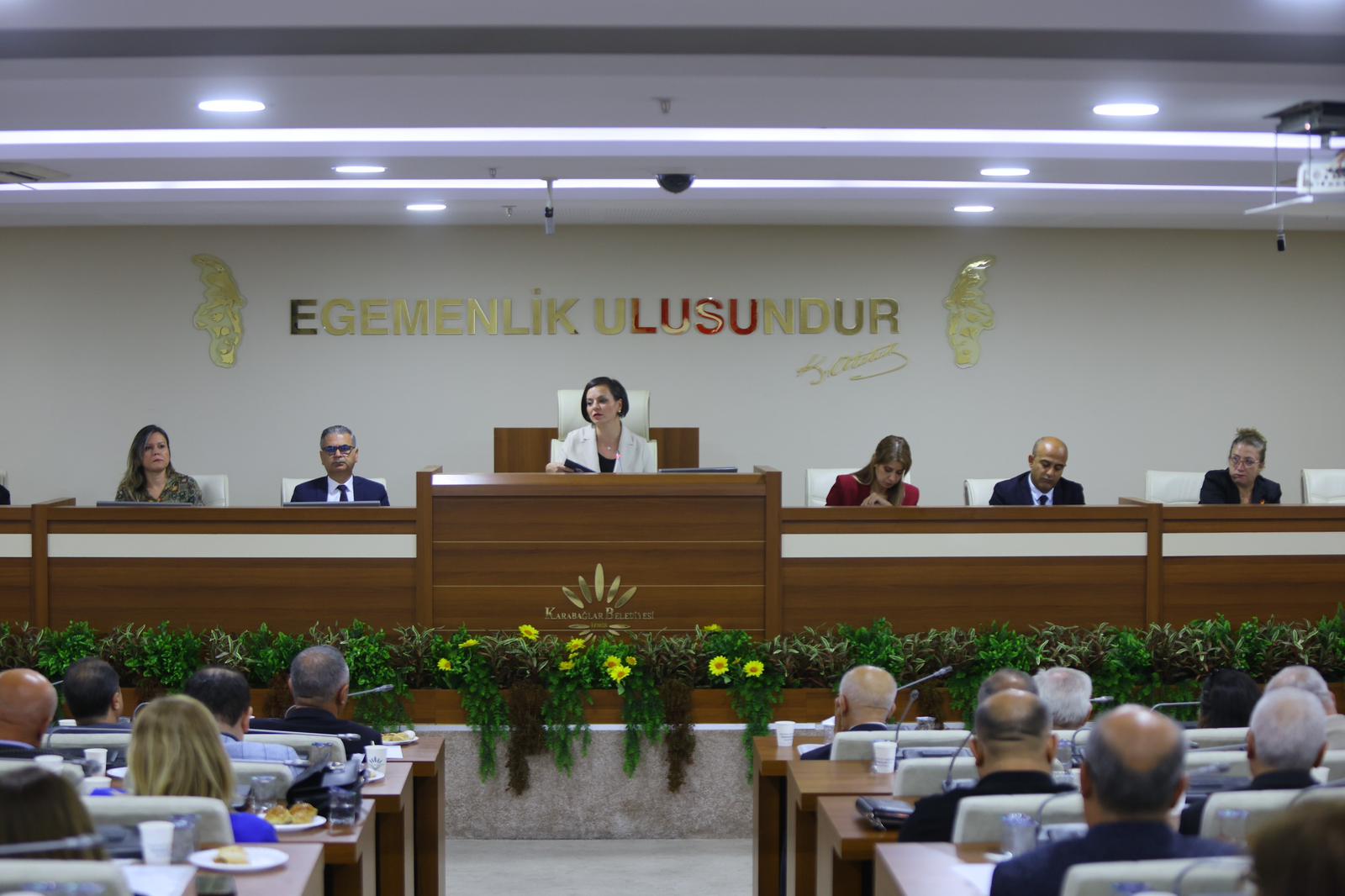 Karabağlar Belediye Başkanı Helil Kınay, yıl sonu toplantısında ilçenin 58