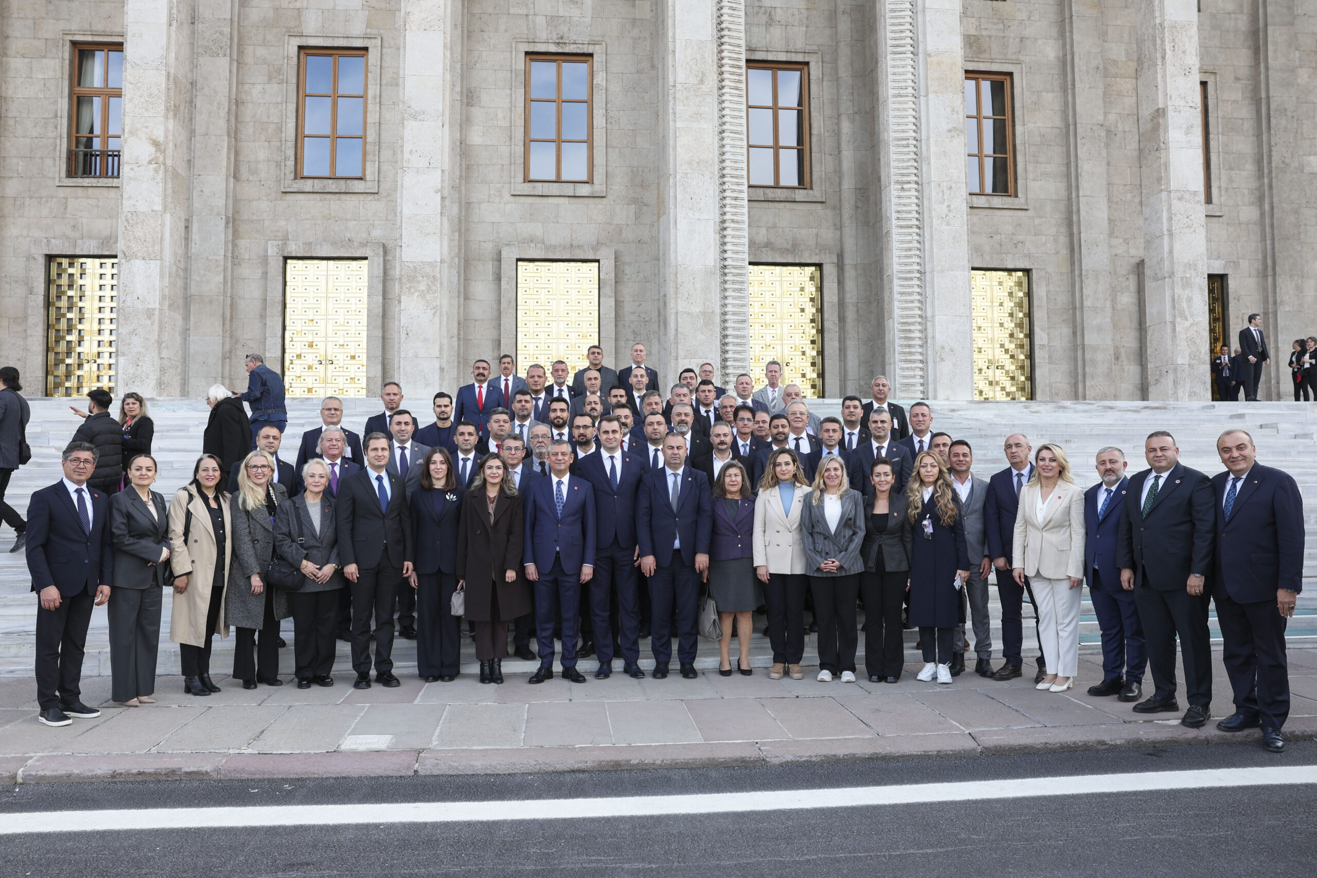 CHP İzmir yönetimi TBMM’de Grup Toplantısına katıldı, ardından Genel Başkan