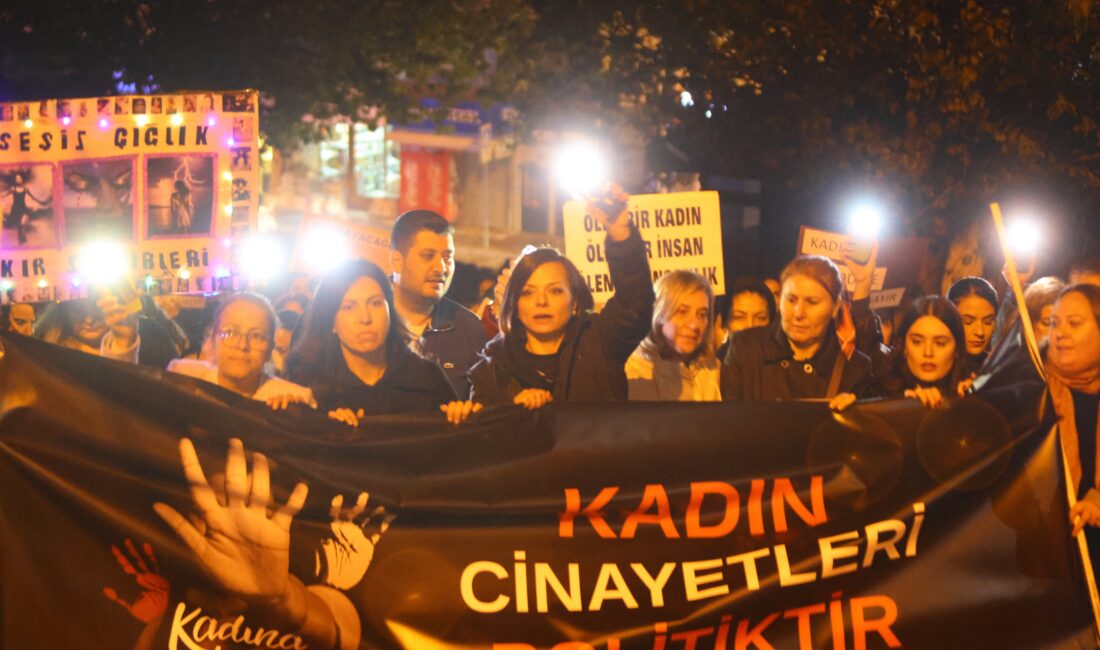Karabağlar’da 25 Kasım’da güçlü mesaj: Hiçbir kadın yalnız yürümeyecek Karabağlar’da 25 Kasım Kadına Yönelik Şiddete Karşı Uluslararası Mücadele Günü