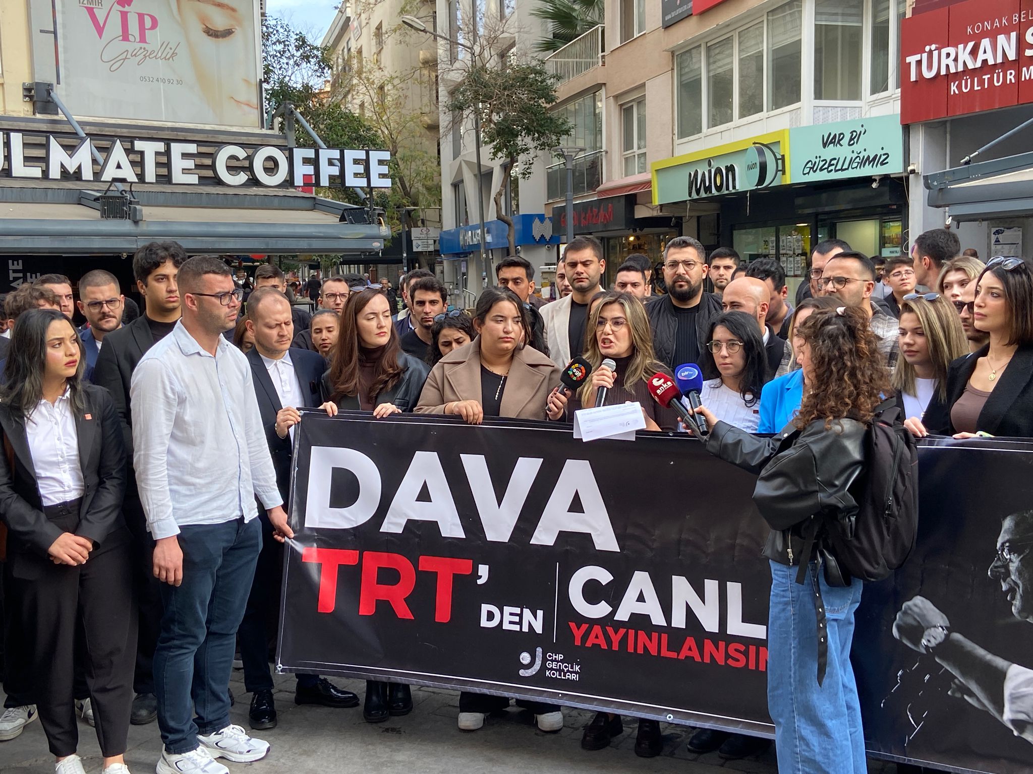 CHP İzmir İl ve İlçe Gençlik Kolları, Ekrem İmamoğlu’nun davasının