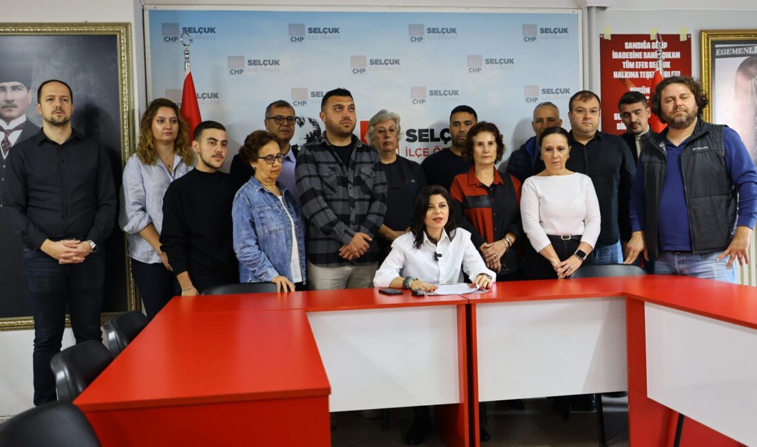 CHP Efes Selçuk İlçe Başkanı İpek Onbaşıoğlu, AKP’nin ilçe temsilcisini