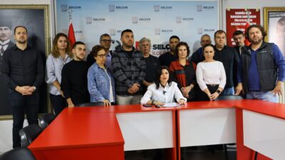 CHP Efes Selçuk İlçe Başkanı İpek Onbaşıoğlu, AKP’nin ilçe temsilcisini