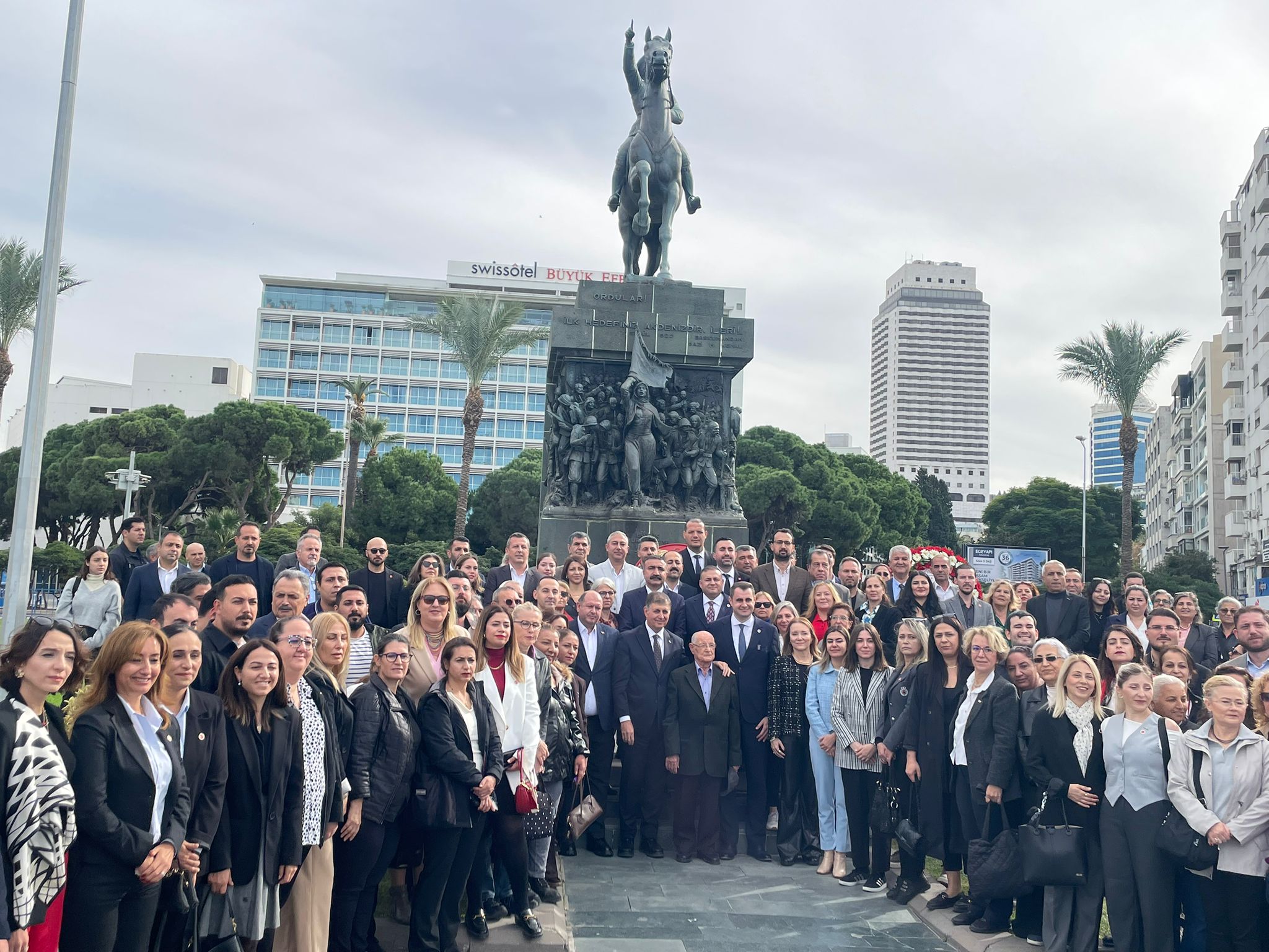 CHP İzmir İl Örgütü, 24 Kasım’da Atatürk Anıtı’nda düzenlediği törenle