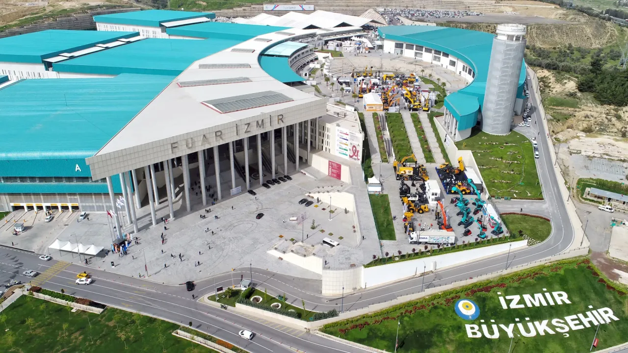 İzmir Büyükşehir Belediyesi, İZFAŞ’ın uluslararası etkinliklerdeki harcamalarına yönelik eleştirileri yanıtladı.