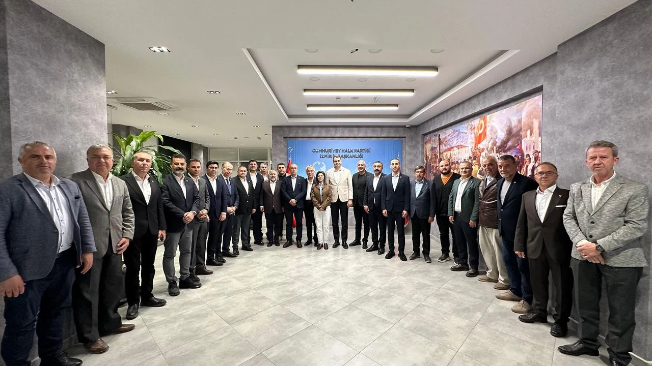 CHP İzmir İl Başkanı Çağatay Güç, il yönetimi ve 30