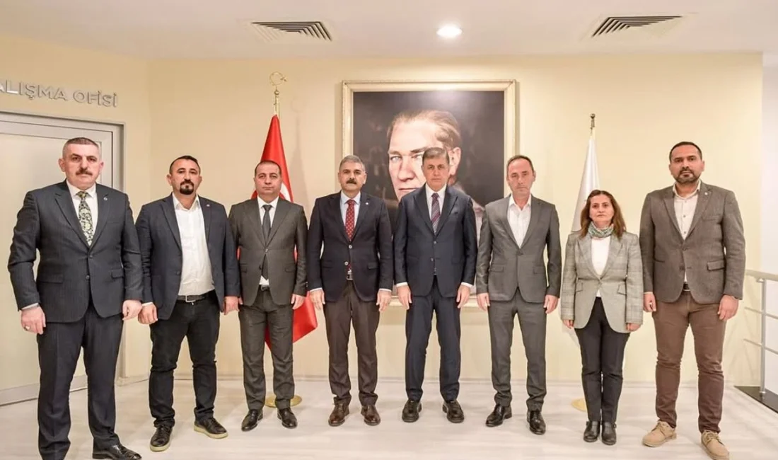 İzmir Büyükşehir Belediye Başkanı Cemil Tugay’ın, şirketlere iade edilen işçilerin