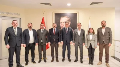 İzmir Büyükşehir Belediye Başkanı Cemil Tugay’ın, şirketlere iade edilen işçilerin