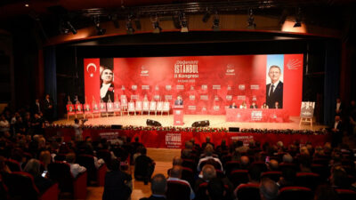 CHP’nin 39. Olağan Kurultayı yeni parti programının kabulüyle başlarken, İzmir’den