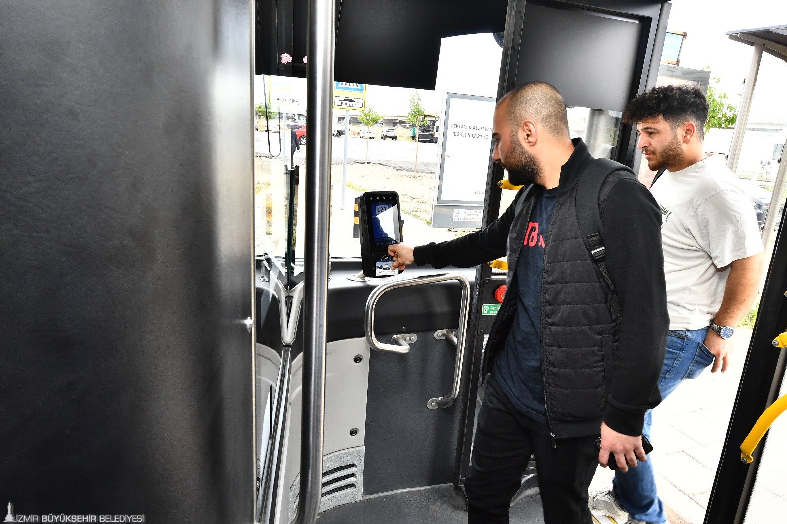 İzmir Büyükşehir Belediyesi, toplu ulaşımda “Genç İzmirim Kart” dönemini başlattı.