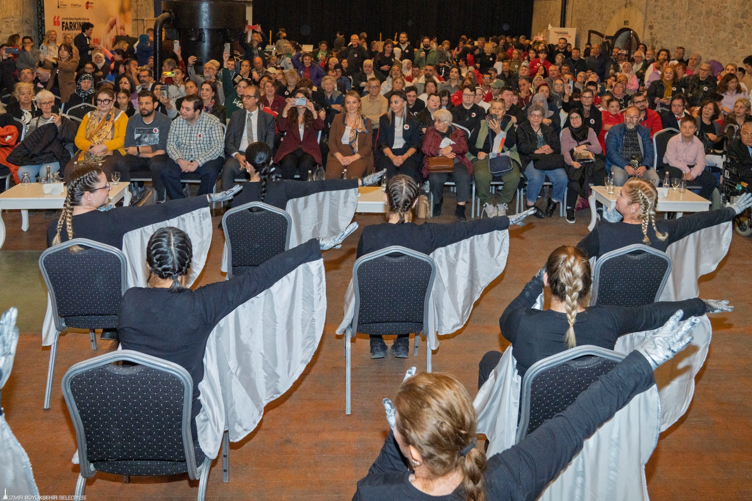 İzmir Büyükşehir Belediyesi, 3 Aralık Engelliler Günü kapsamında düzenlediği buluşmada