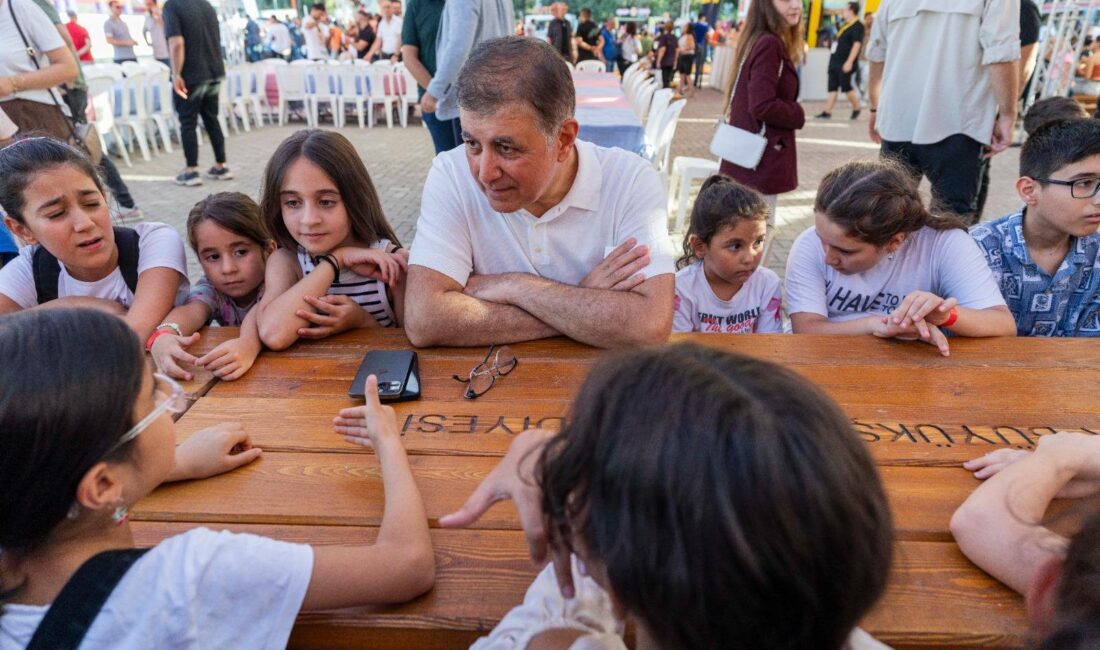 İzmir Büyükşehir Belediyesi, okul öncesinden üniversiteye uzanan destekleriyle çocukların ve