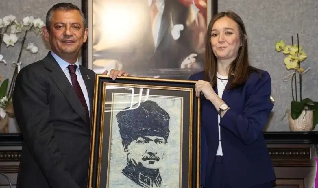 CHP lideri Özel’den yoğun bakımda tedavi gören Durbay’a ziyaret CHP Genel Başkanı Özgür Özel, yoğun bakımda tedavisi süren Şehzadeler