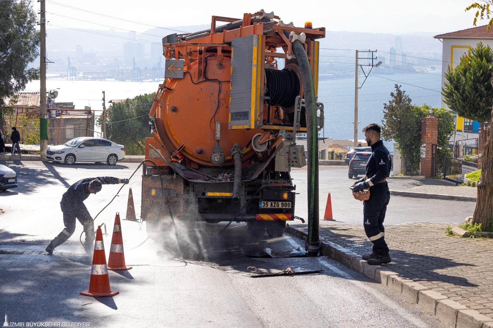 İZSU, kış yağışları öncesinde İzmir genelinde 12 ilçede yürüttüğü kapsamlı