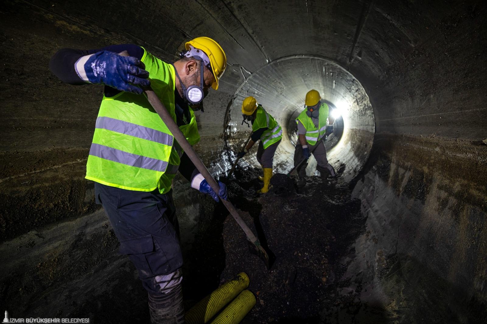 İZSU, İzmir’in 65 kilometrelik ana kuşaklama hattında 350 milyon liralık