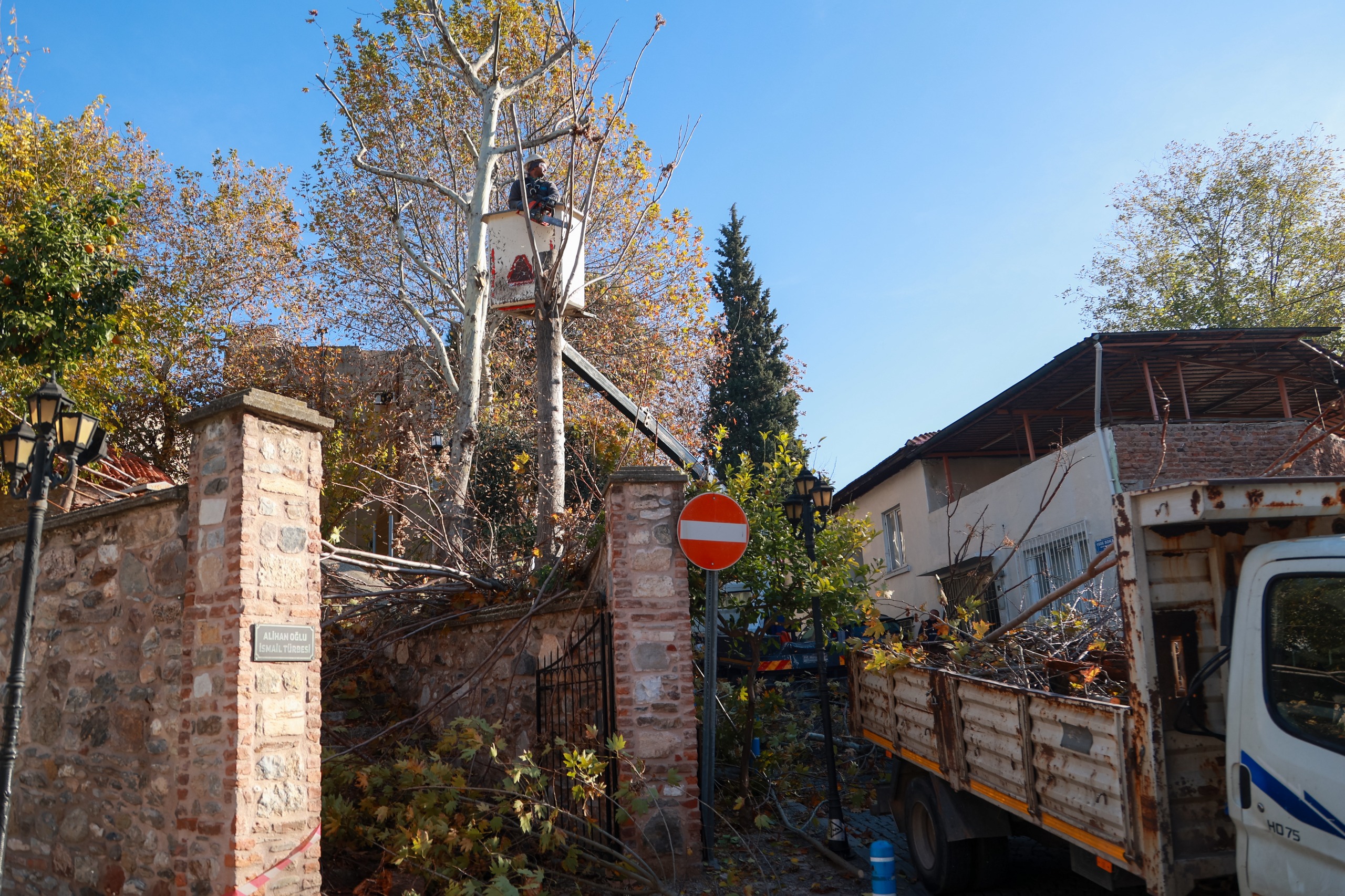 Efeler Belediyesi, yüzyıllardır manevi merkez olarak kabul edilen Alihan Oğlu