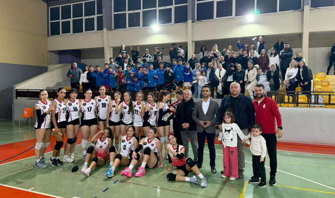Çiğli Belediyesi Spor Kulübü’nün altyapı voleybol takımları, liglerde gösterdikleri üstün