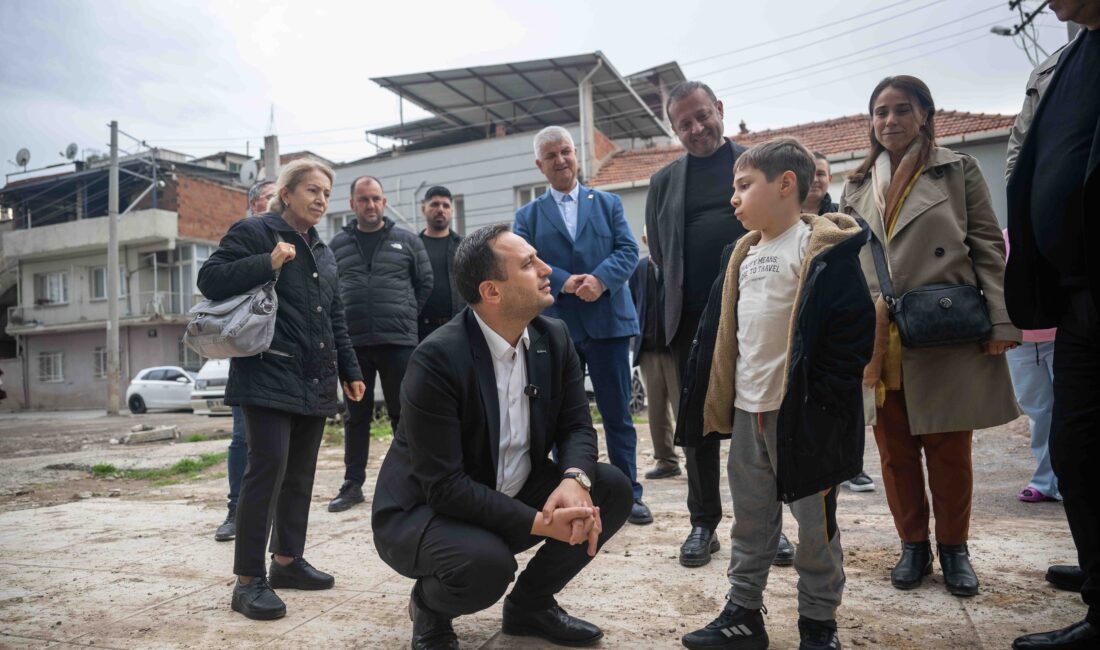 Bornova Belediye Başkanı Ömer Eşki, Çamdibi Burak Reis Caddesi’nde esnaf
