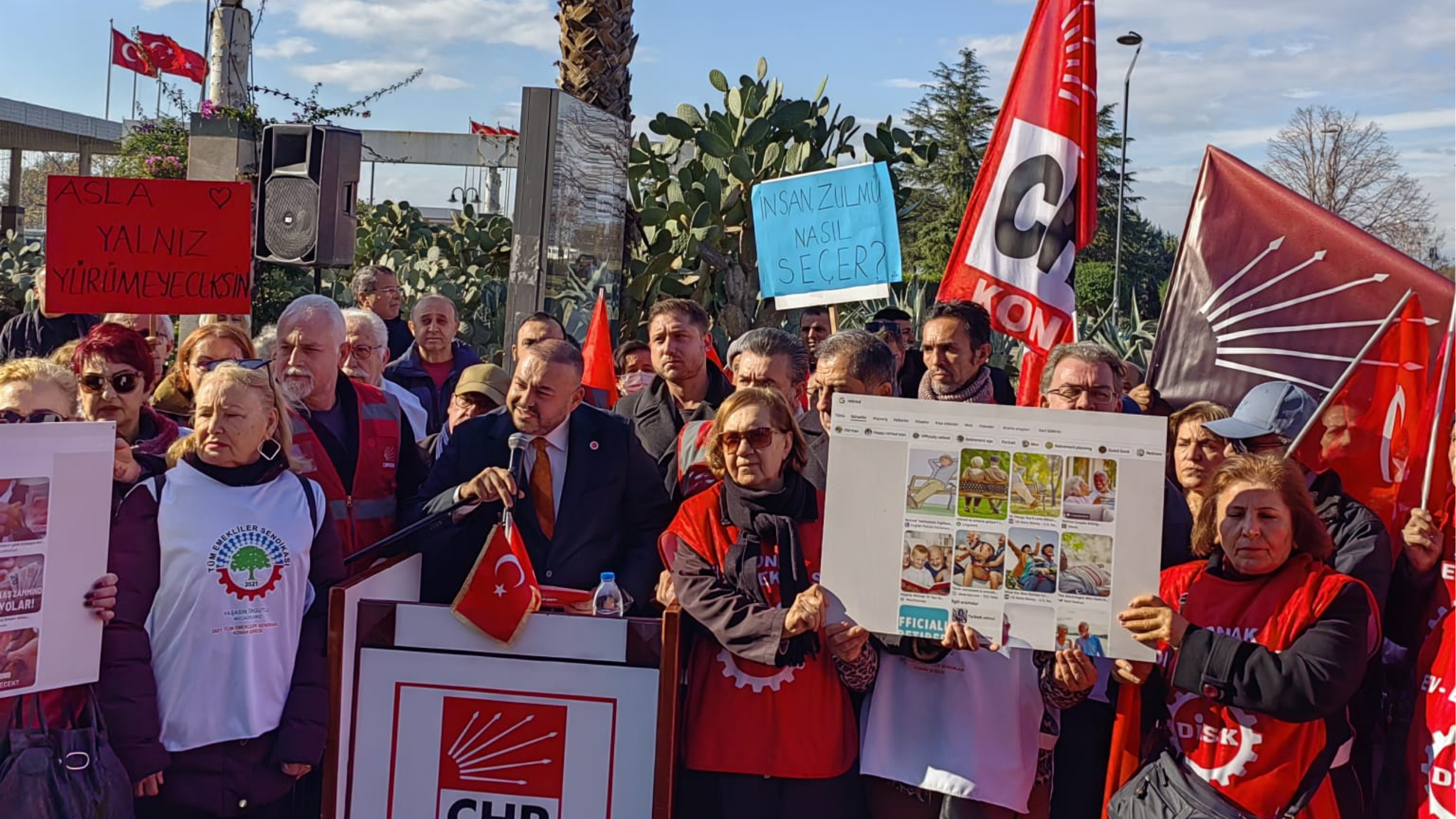 CHP Konak İlçe Başkanı Serkan Kalmaz, emekli ve asgari ücretlilerin