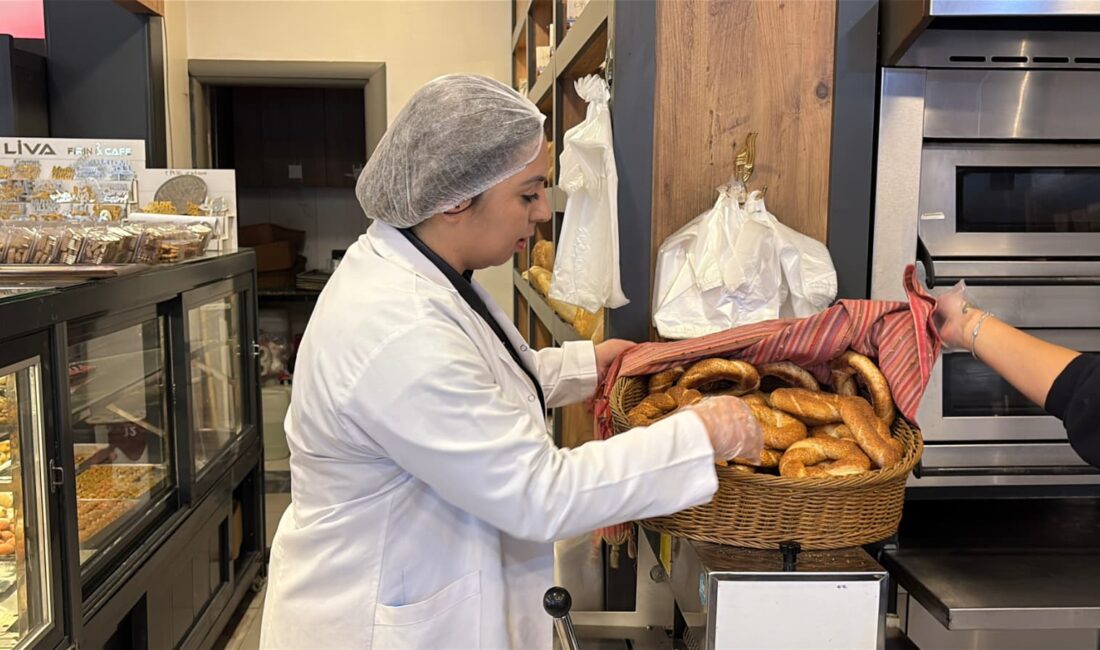 Kuşadası Belediyesi, unlu mamul işletmelerine yönelik denetimlerde tarifeye aykırı fiyatla
